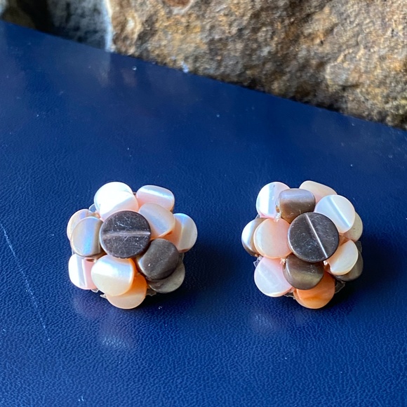 Vintage Irredesent Cluster Beaded Signed Japan Clip On Earrings - Picture 4 of 6